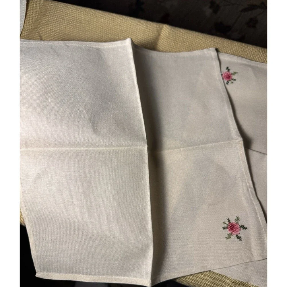 Vintage Embroidered Handkerchiefs Set of 4 Linen